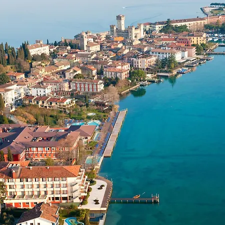 Garden Pool & Tennis On The - Happy *