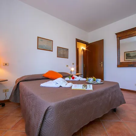 Garden Pool & Tennis On The - Happy Apartamento *