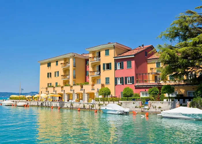 Garden Pool & Tennis On The - Happy * バルドリーノ