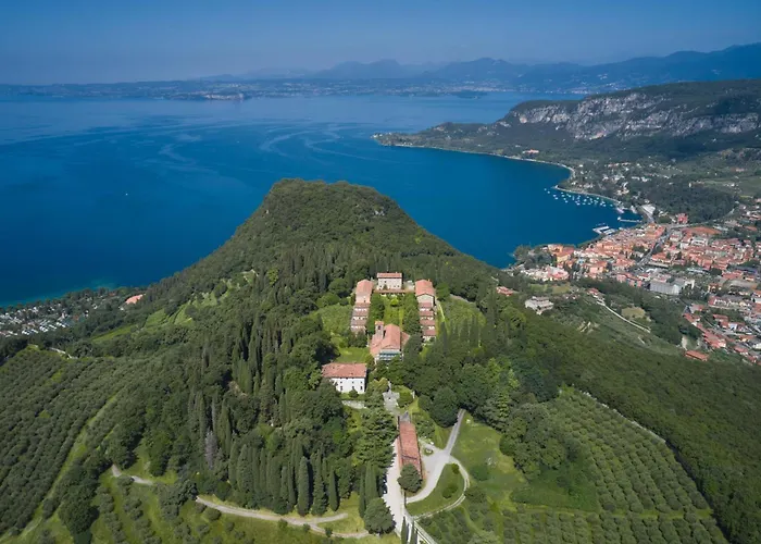 Garden Pool & Tennis On The - Happy