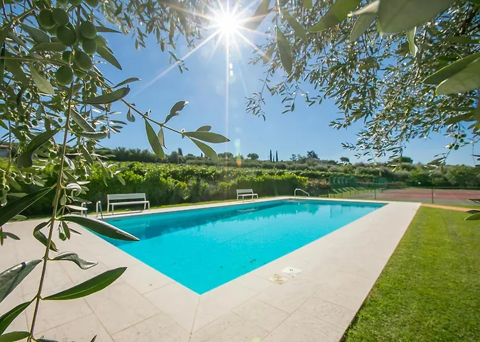 Garden Pool & Tennis On The - Happy