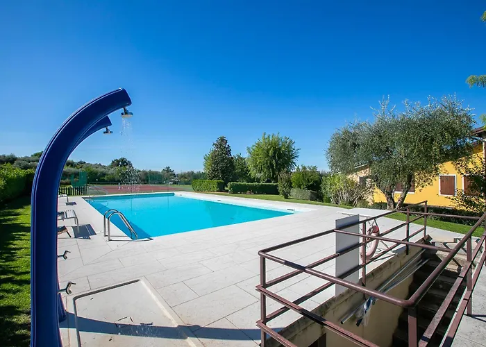 Garden Pool & Tennis On The - Happy