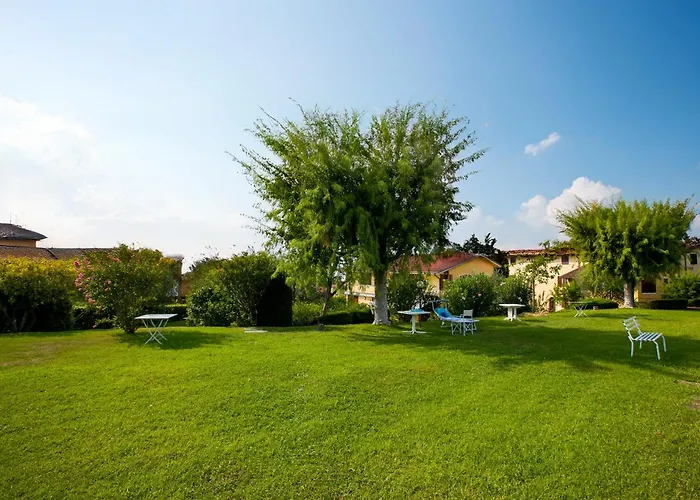 Garden Pool & Tennis On The - Happy バルドリーノ