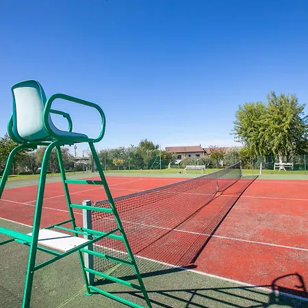 Garden Pool & Tennis On The - Happy *